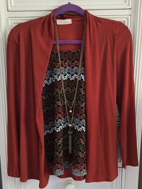 Front of Closet Layered Rust Top with Detachable Necklaces Size M